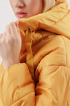 Kadın Sarı Kapşonlu Fermuarlı Kısa Şişme Mont